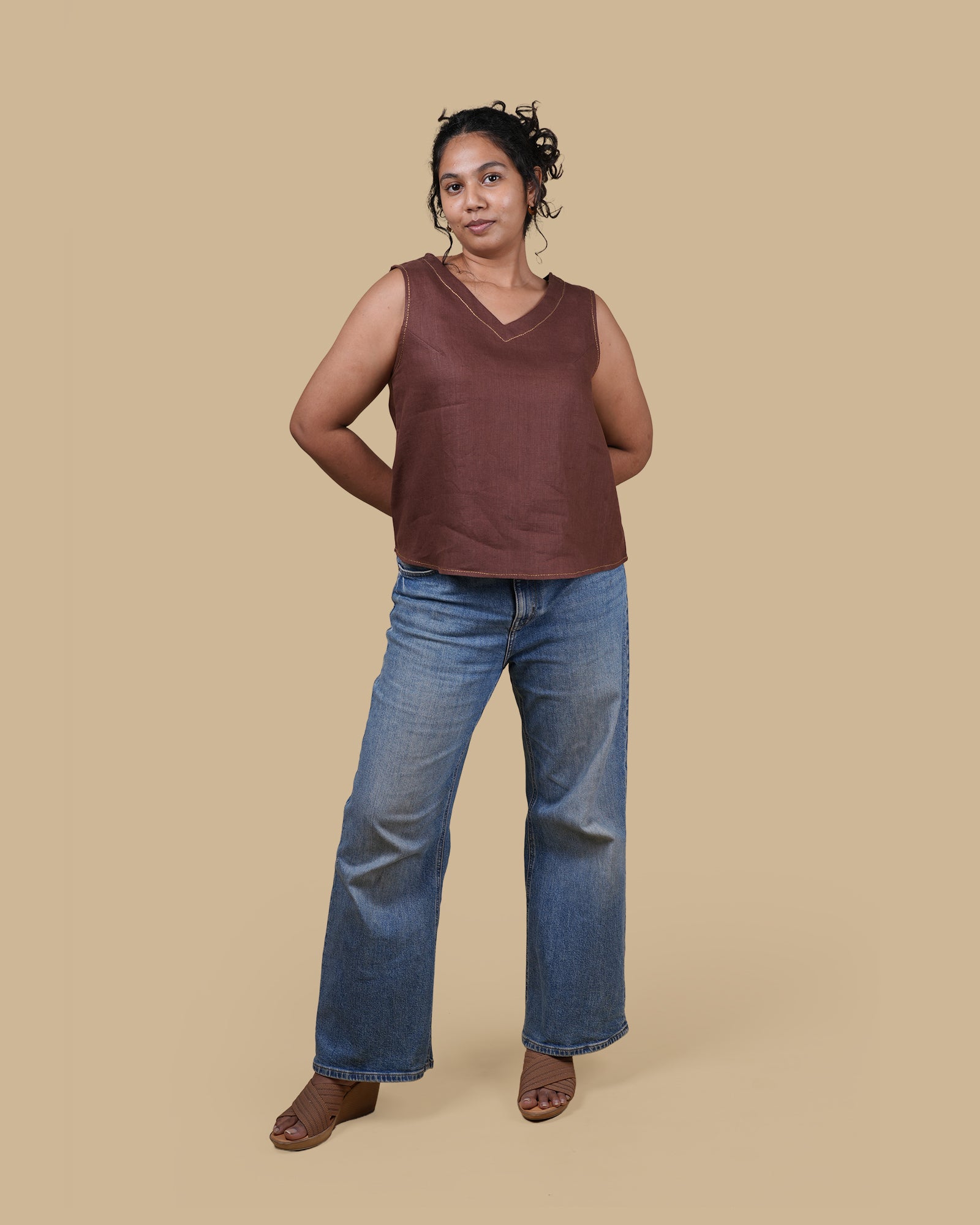 THE TRAIL LINE LINEN TOP - BROWN