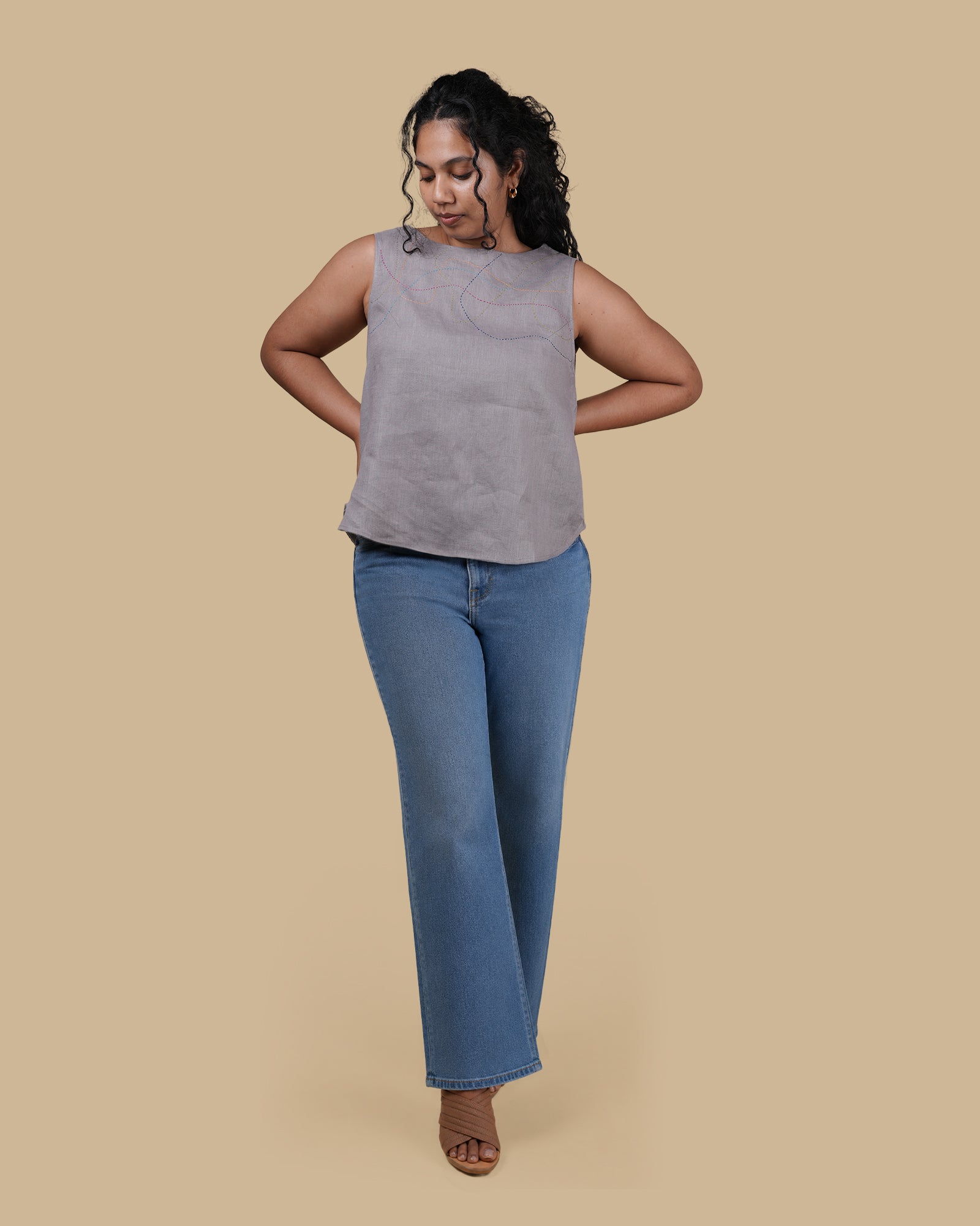THE WANDER STITCH LINEN TOP - GRAY