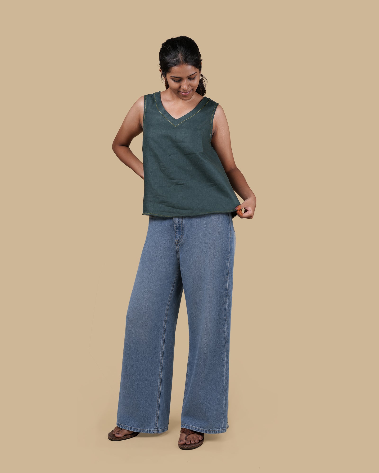 THE TRAIL LINE LINEN TOP - GREEN