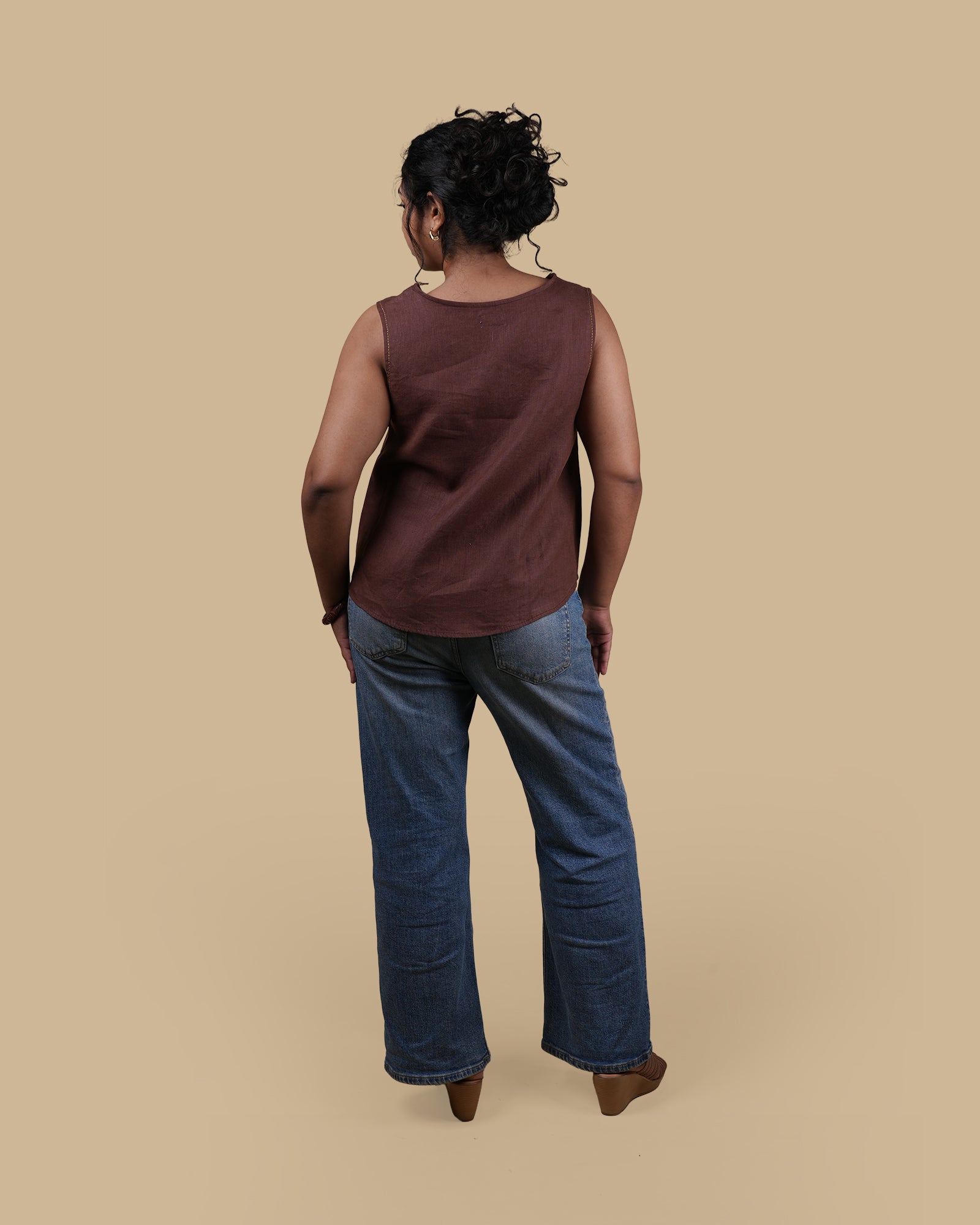 THE TRAIL LINE LINEN TOP - BROWN