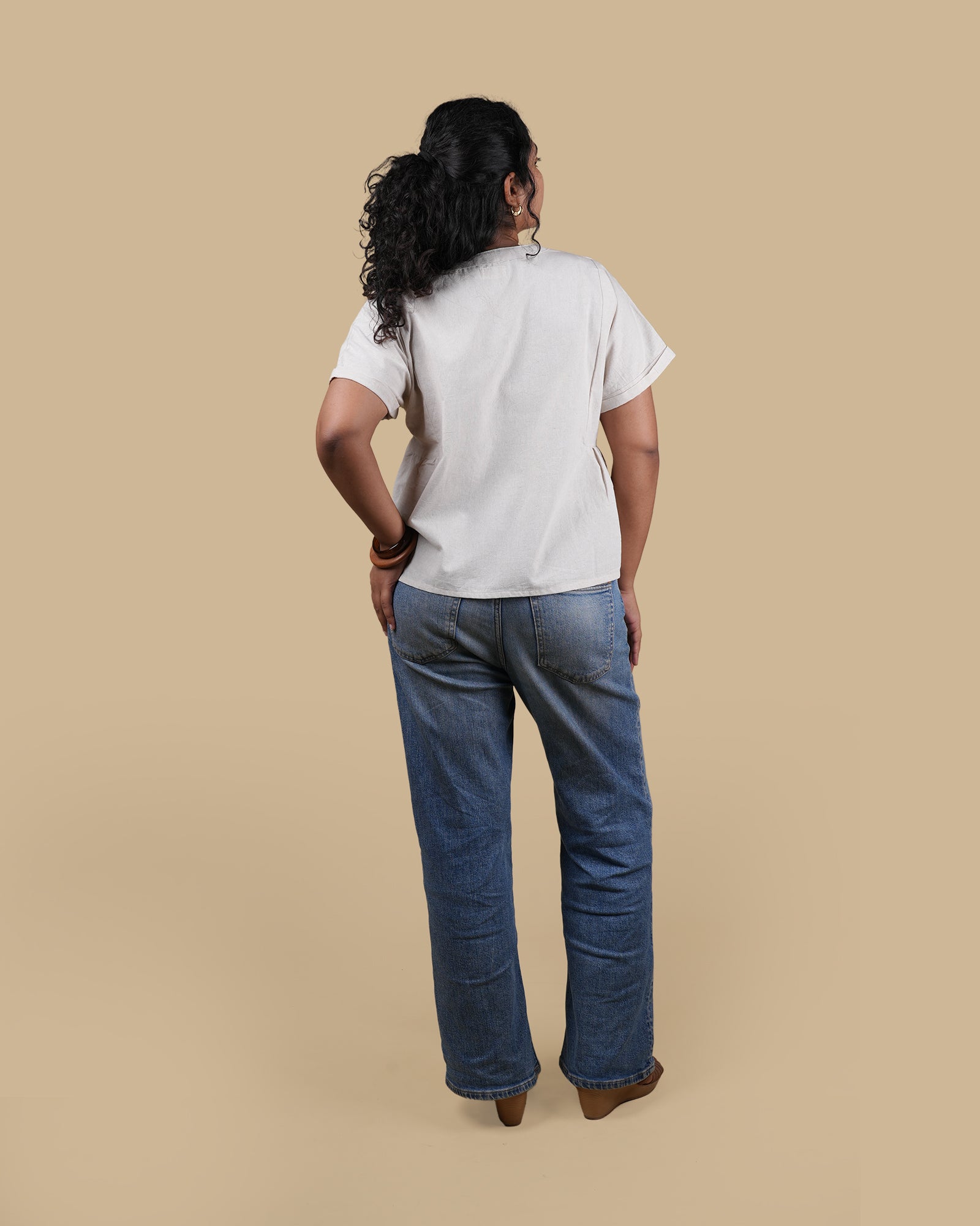 THE SOFT FLARE LINEN TOP - BEIGE