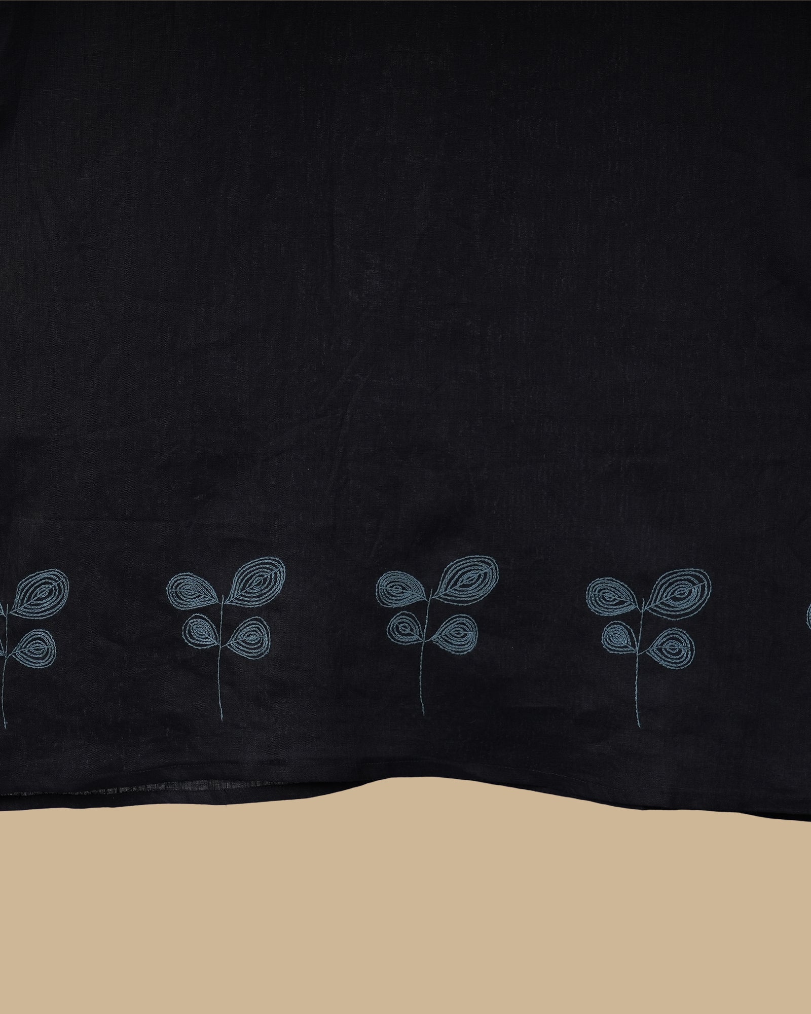 LEAF WHISPER- BLACK