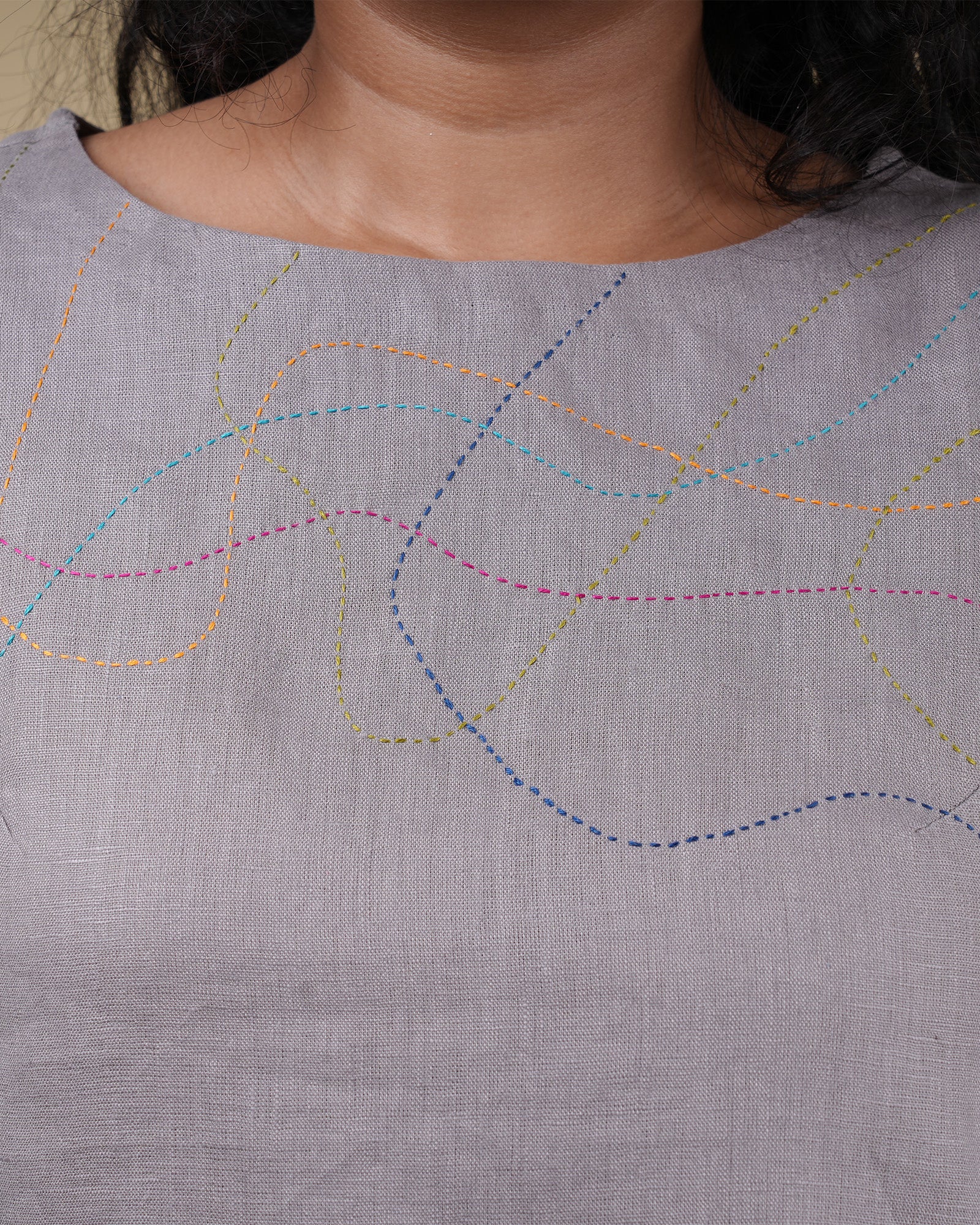 THE WANDER STITCH LINEN TOP - GRAY